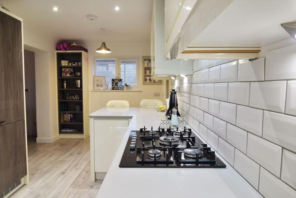 Mikes At Menai - Stylish & Spacious 3 Bed House In Menai Bridge. Exterior foto